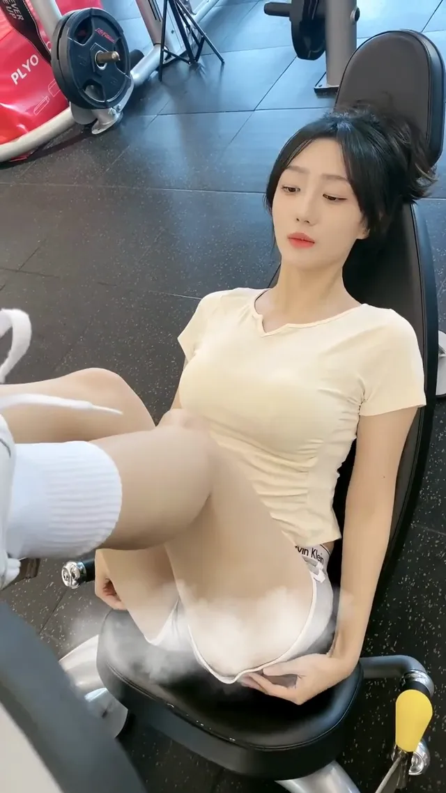 这是真的在认真做gym吗，我倒是沒有把她當作在做gym