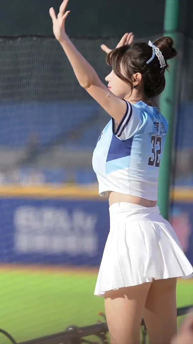 李珠珢的身材非常暴力 #이주은#李珠珢#LeeJuEun#kpop#fubonangels#富邦悍將#新莊城堡#新莊棒球場