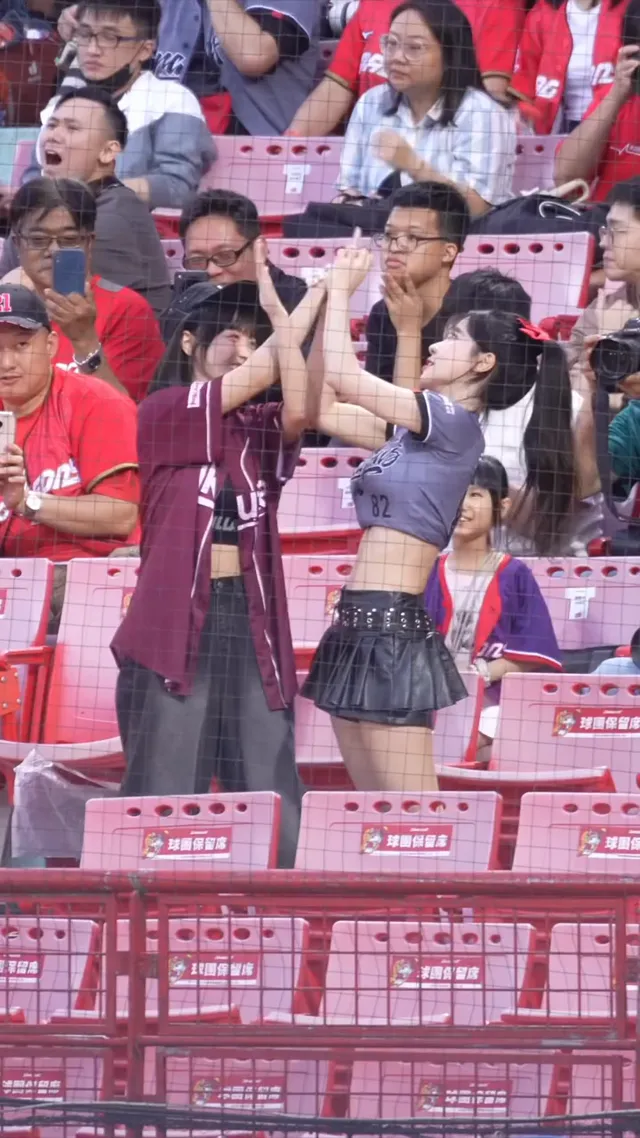 籃籃跟多慧要打起來了xd @le_dahye#이다혜#치어리더#李多慧#cheerleaders#台湾野球チア#小龍女