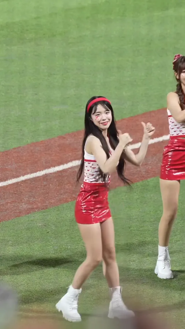 中氣十足的球迷與可愛的多慧 @le_dahye#이다혜#李多慧#cheerleaders#台湾野球チア#小龍女