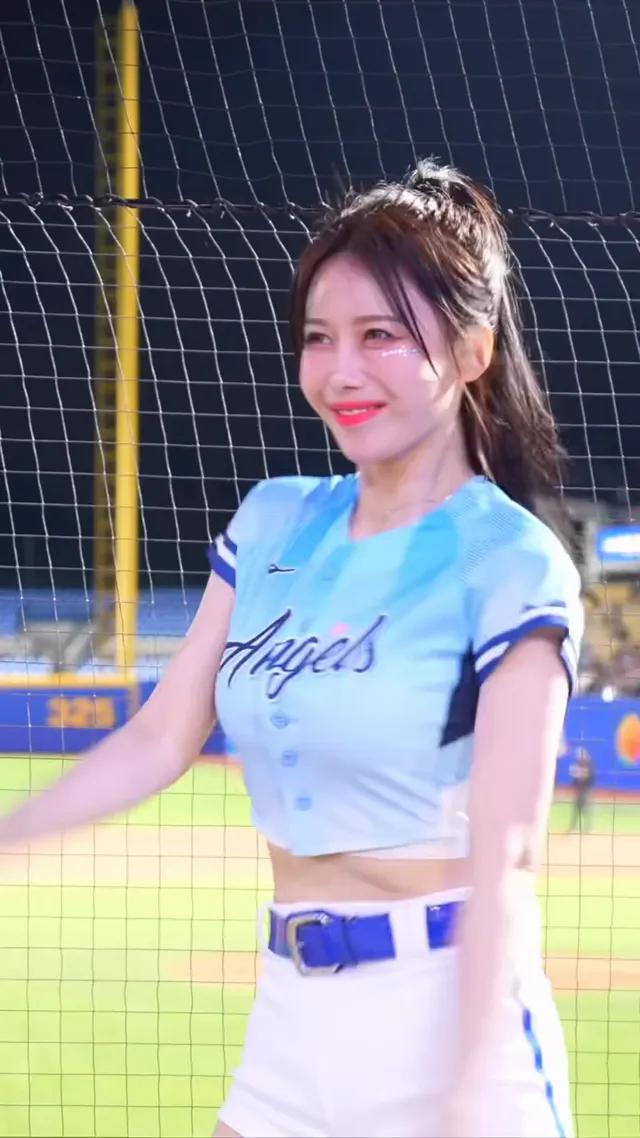 眼看著你的雅英扭 #이아영 #李雅英이아영#富邦悍將 #fubonangels#新莊城堡