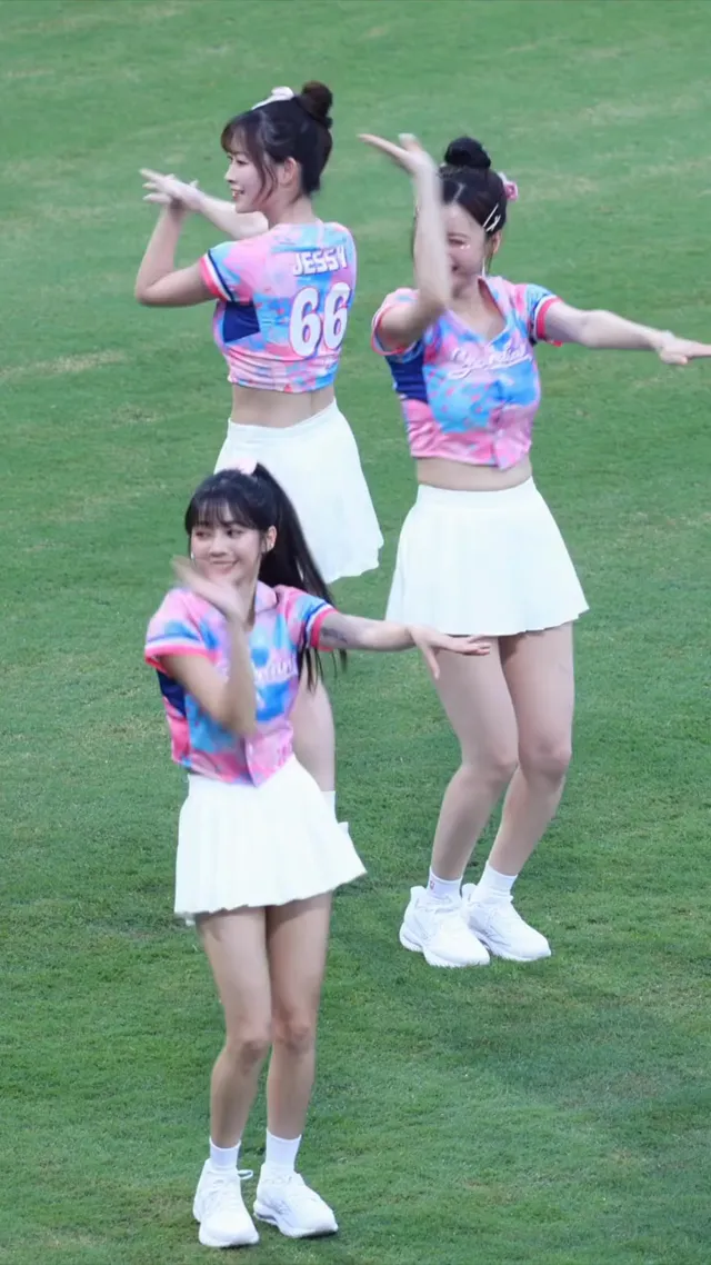 小不點慈妹最口愛😀 #이아영 #치어리더#모델#李雅英이아영#富邦悍將 #fubonangels#新莊城堡