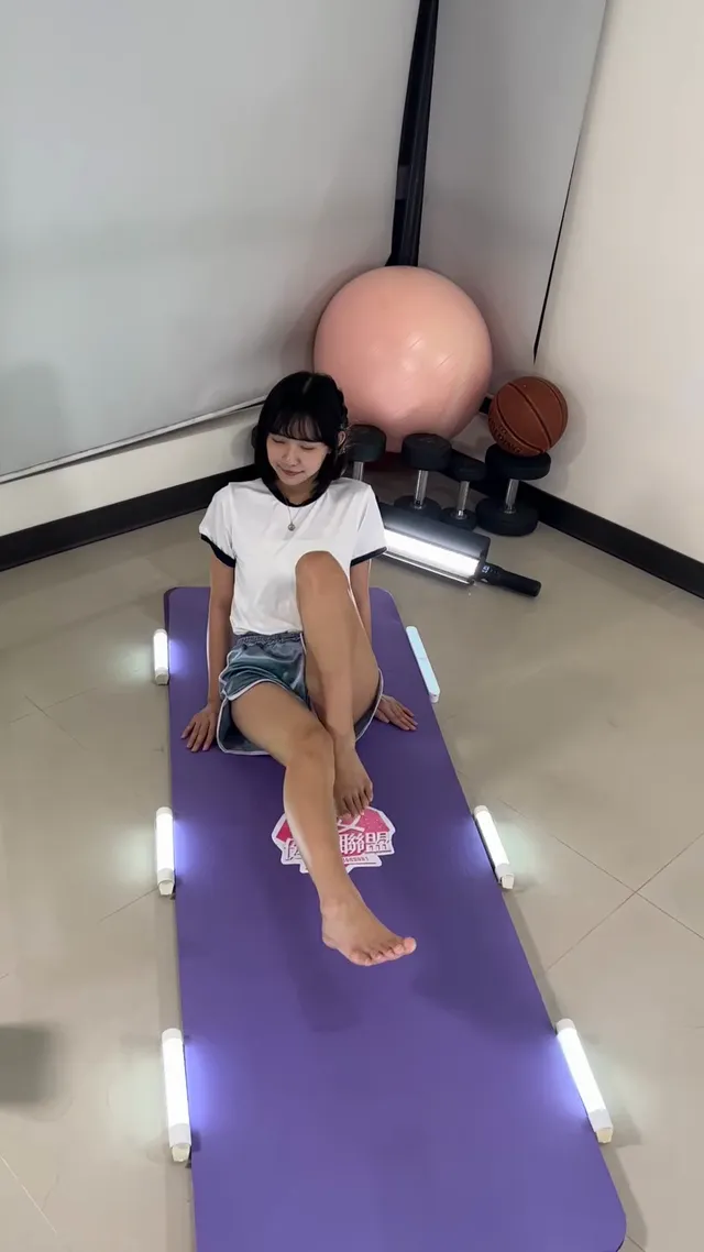 Bear Baby Leg Workout Kicks