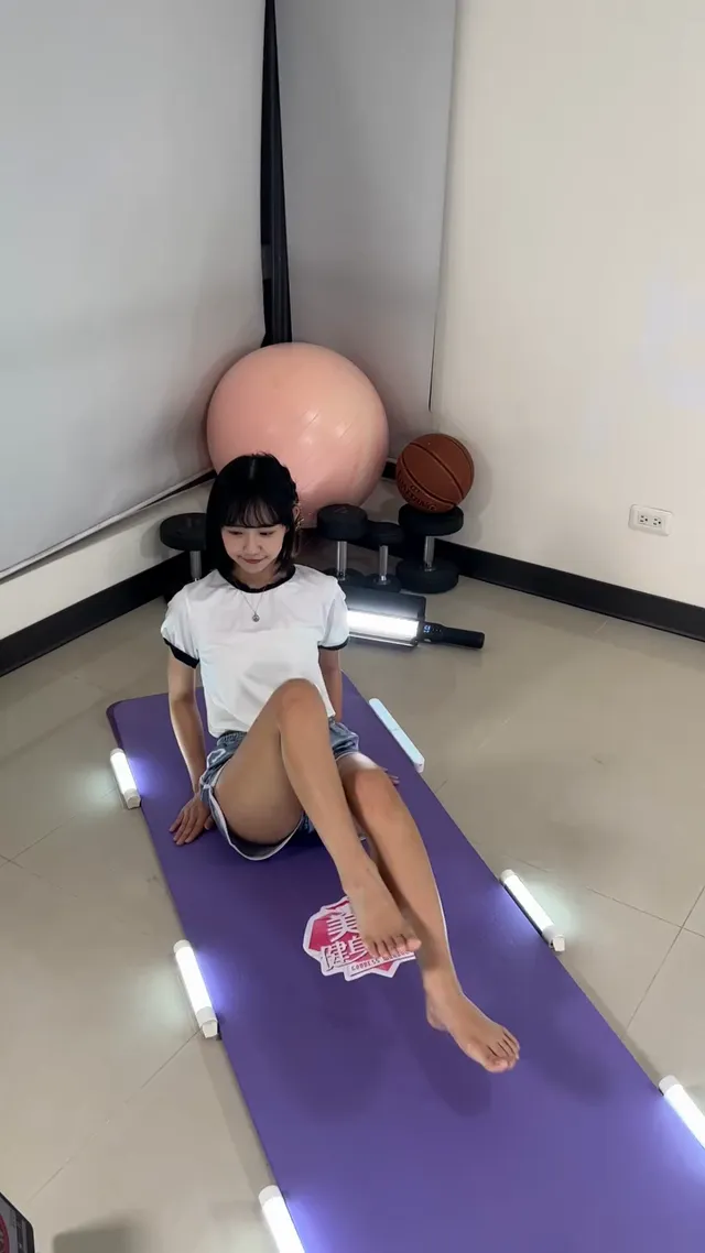 腹肌動作示範