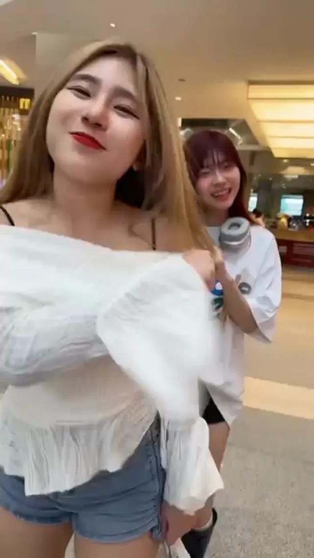 穿這樣跳舞，是要我怎麼專心？