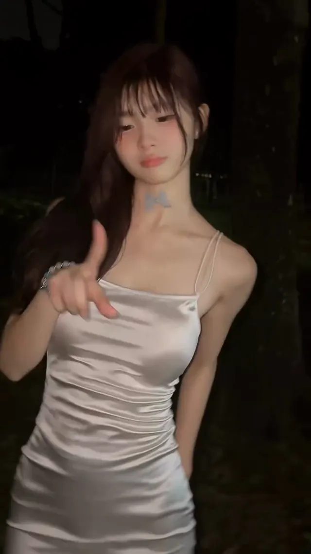 今晚的裙擺，是心跳的頻率💃