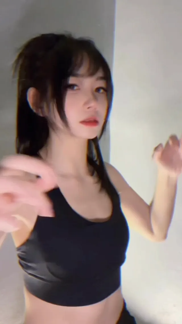 #浅跳一下 #只是放松随意地摇一下 #这样跳能俘获你的芳心吗