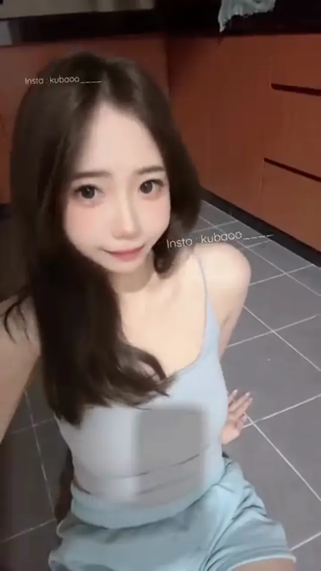 给你们表演个 眼神漂 哈哈哈哈哈哈 🙈