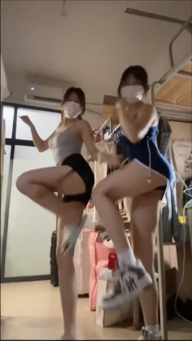 眼镜妹！！ 😍😍😍😍这个角度爱了