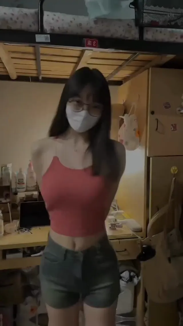 斯斯文文的眼镜妹👓但這奶真的好凶好凶