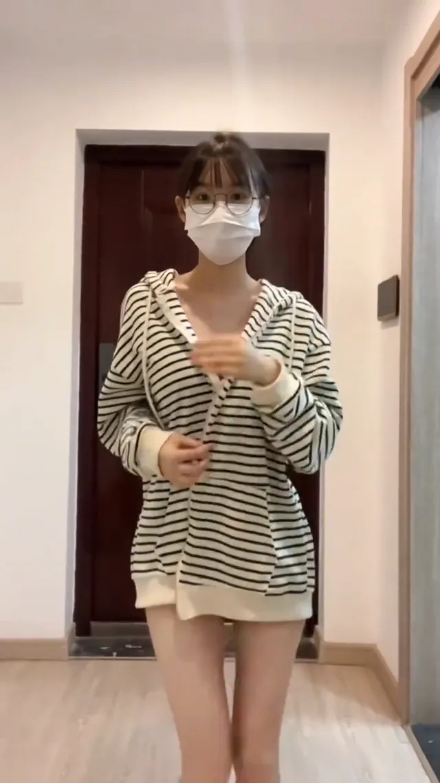 眼鏡妹子身材太棒了👏还得是眼镜妹