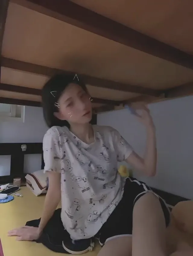又是一個大學母狗自拍IG外流
