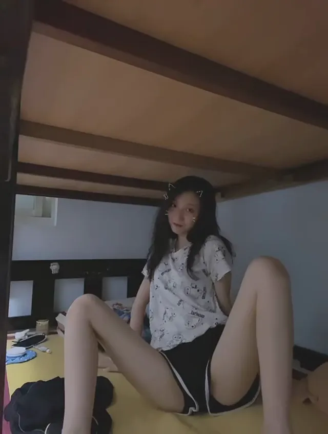 又是一個大學母狗自拍IG外流 - 自拍視角實錄影片
