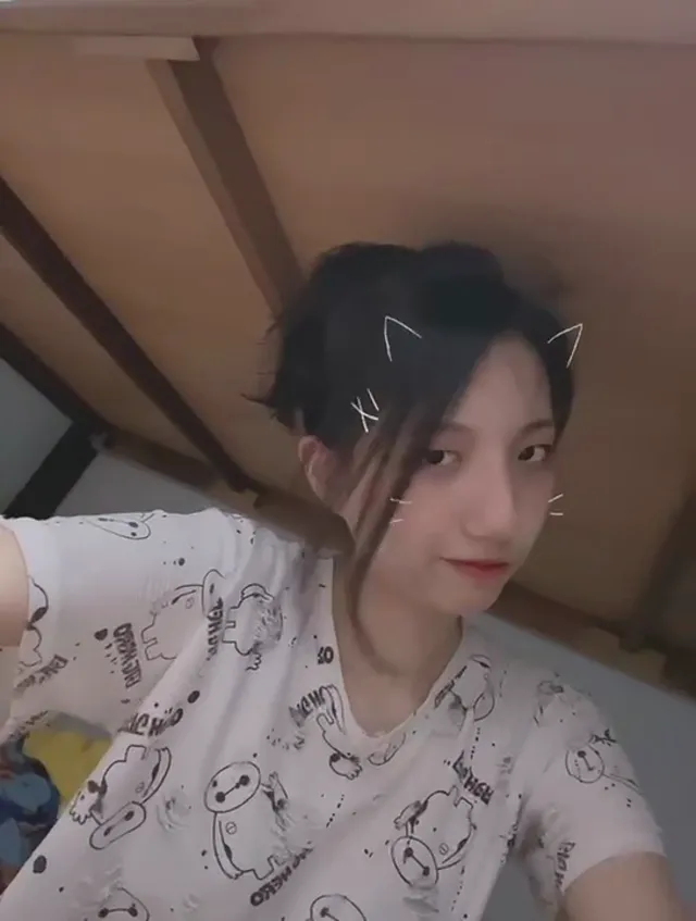 又是一個大學母狗自拍IG外流 - 自拍視角實錄影片