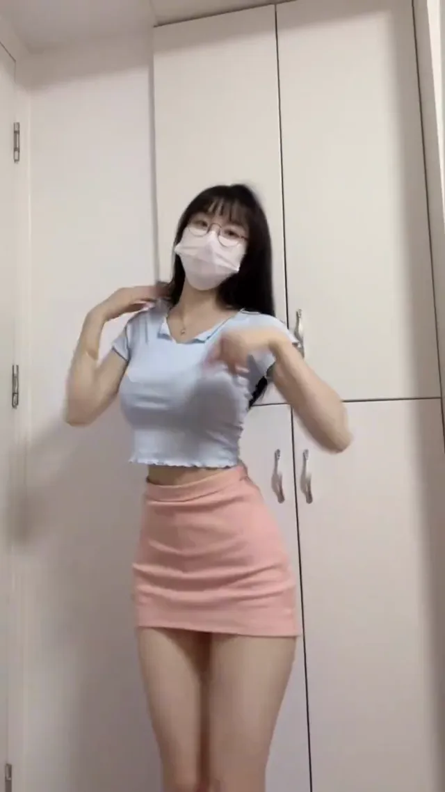 眼镜妹越变越猛了
