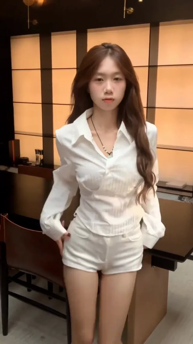 眼镜妹风格换了呀