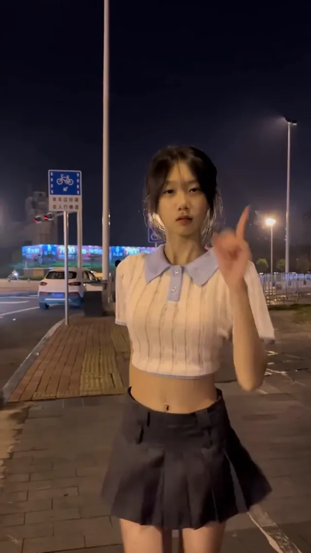 吊牌没拆掉吶