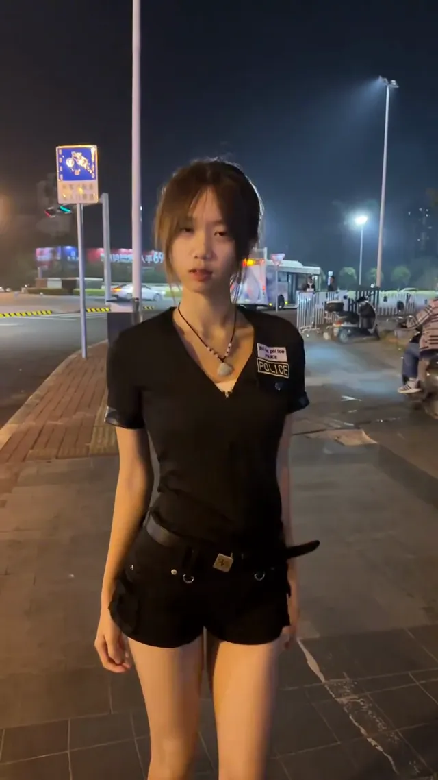 这次又不戴眼镜