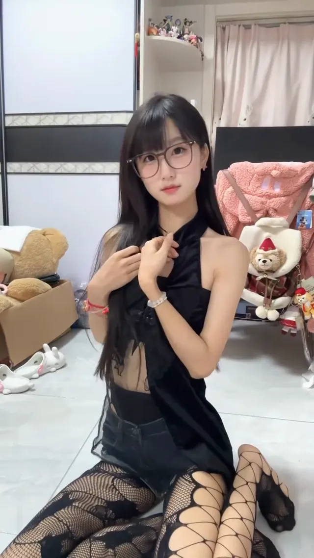 天生丽质的眼镜妹