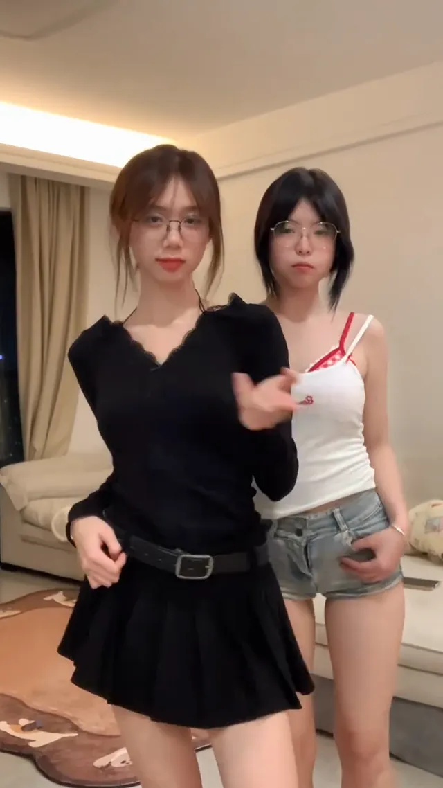 眼镜妹开始带徒弟发展了