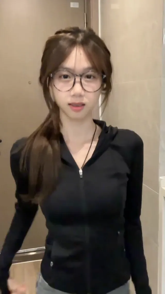 眼镜妹又靓了啊
