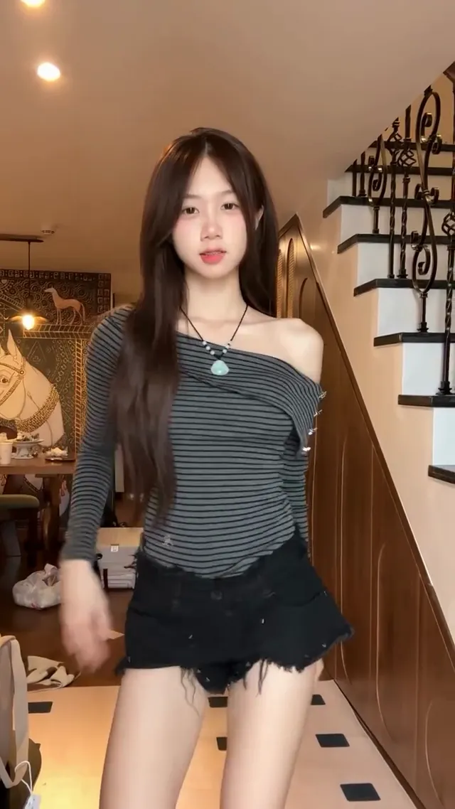 很不像眼镜妹的风格啊