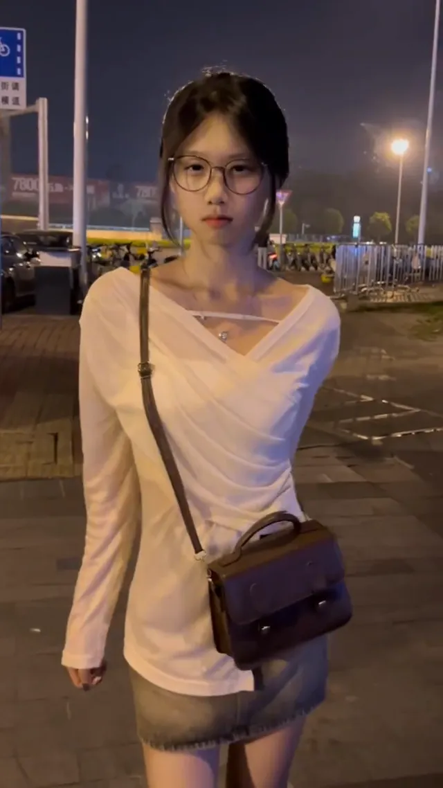 前期的眼镜妹 #反差