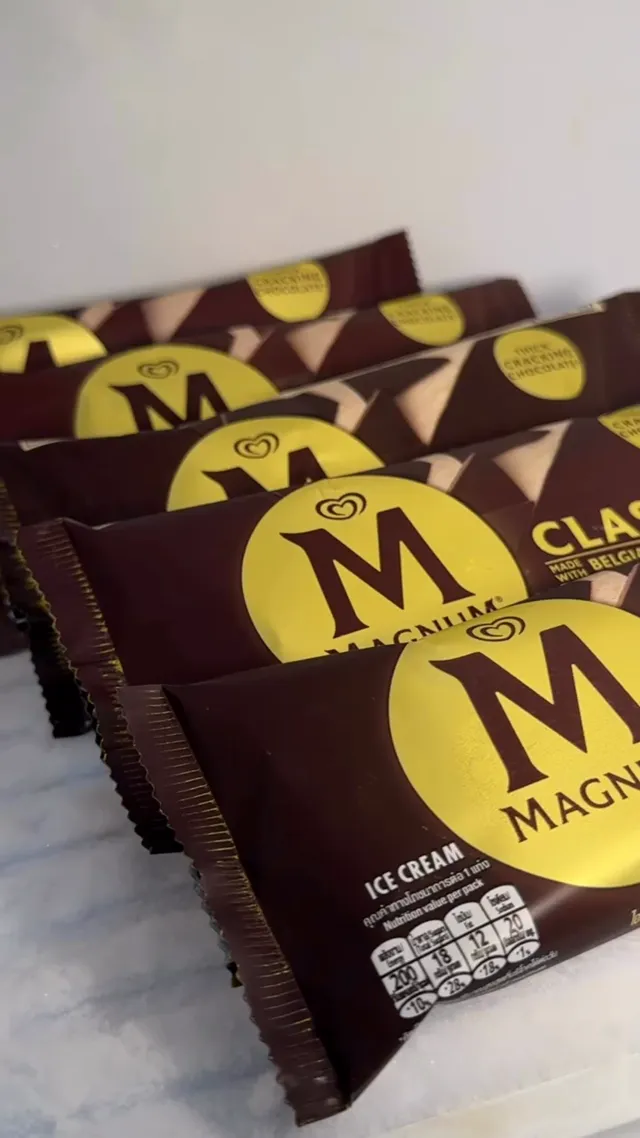 开心有很多种 吃甜品是第一种！  为了庆祝magnum35周年庆典 ！只要购买任何magnum冰淇淋，扫码参加活动就有机会赢取🥇金奖和现金💰奖！截止日期 ：6🈷️30日  附近的便利店，大型超市