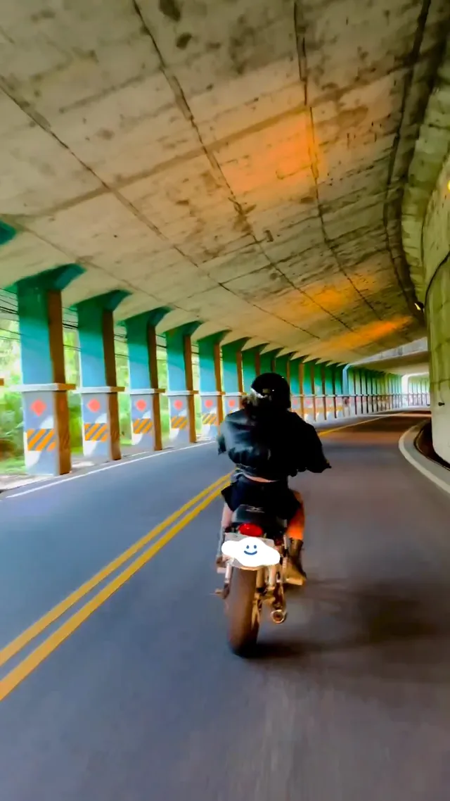 20歲不去看看世界，30歲只剩柴米油鹽🫧  #檔車 #檔車女孩 #motogirl #雲豹 #哈特佛