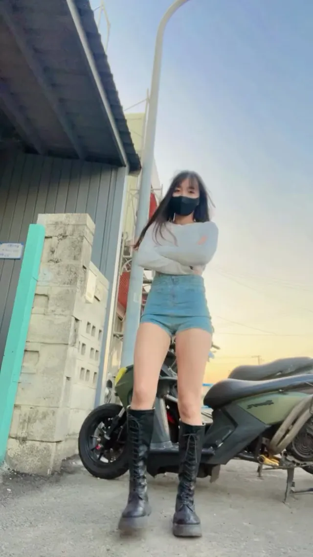 美女是沒有冬天的😎 寒流來一樣🌶️  #fyp #fypシ #腿