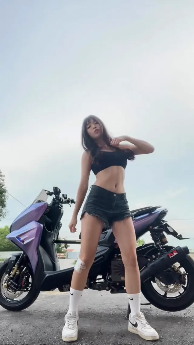 這台帥到我都想趁老闆不注意偷偷騎回家ㄌ💙 覺得帥的幫我留言打帥😎😎😎 （偷偷跟你們說這台黑科技可以遠端發車👍🏻  💙： @force2.2727    #force2 #fyp #fyp