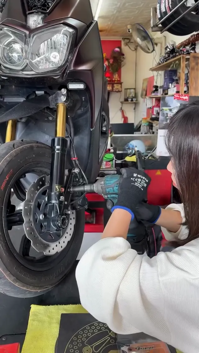 這次換完 @hsc.brake.system ㄉ碟盤和 @_psrp_official_ 的來令片真的太喜歡ㄌ🥰  我使用ㄉ是訂製超級浮動碟盤，大浮動量能讓煞車反應更迅速 ！手感更精確！ 而來令片我