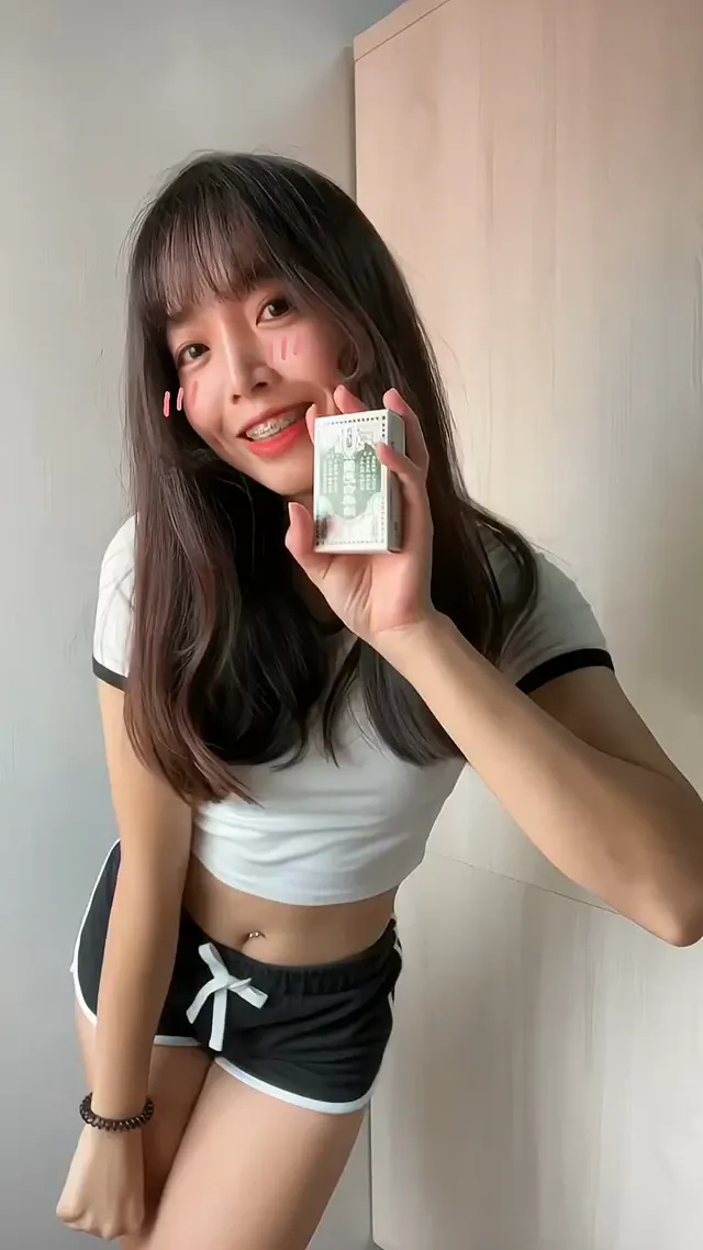 雙十連假大家想好要去哪裡玩了嗎😻  國慶日來啦~~✨這次用萬應白flower油~✨來幫台灣加油~✨  萬應！萬應！有求必應~ ❣️  最近登革熱嚴重， 大家千萬小心防疫唷~~  #求佛 #國慶日 #