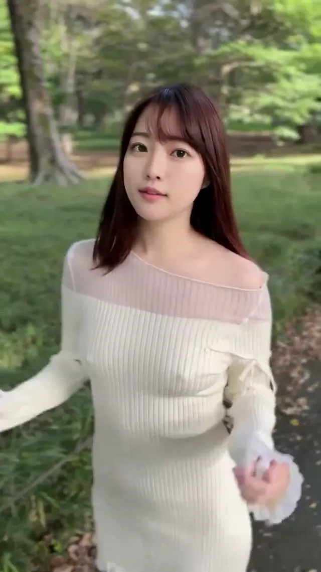 我穿得不多，但笑得剛剛好😚