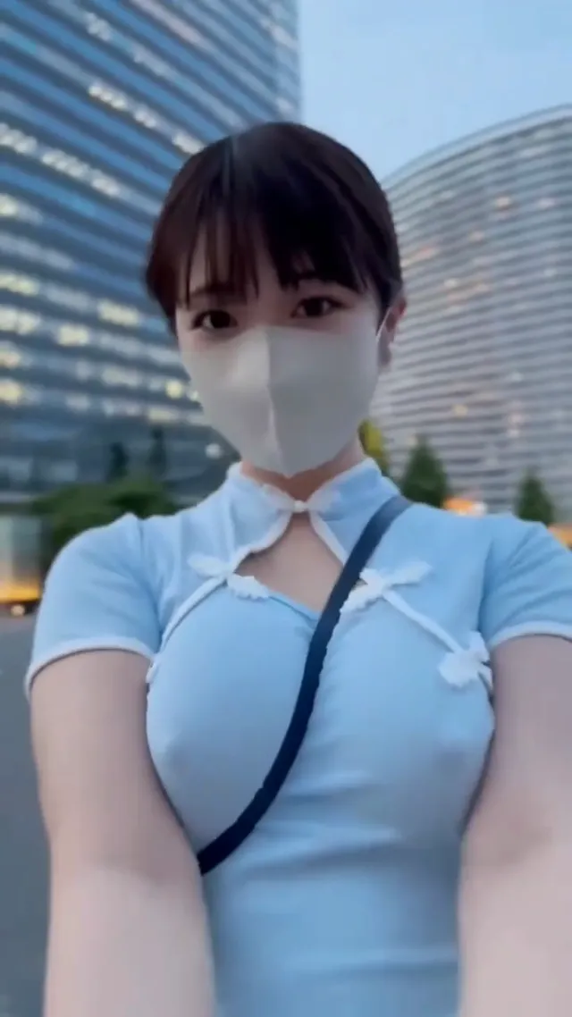 偷偷告訴你，我其實也有點害羞…