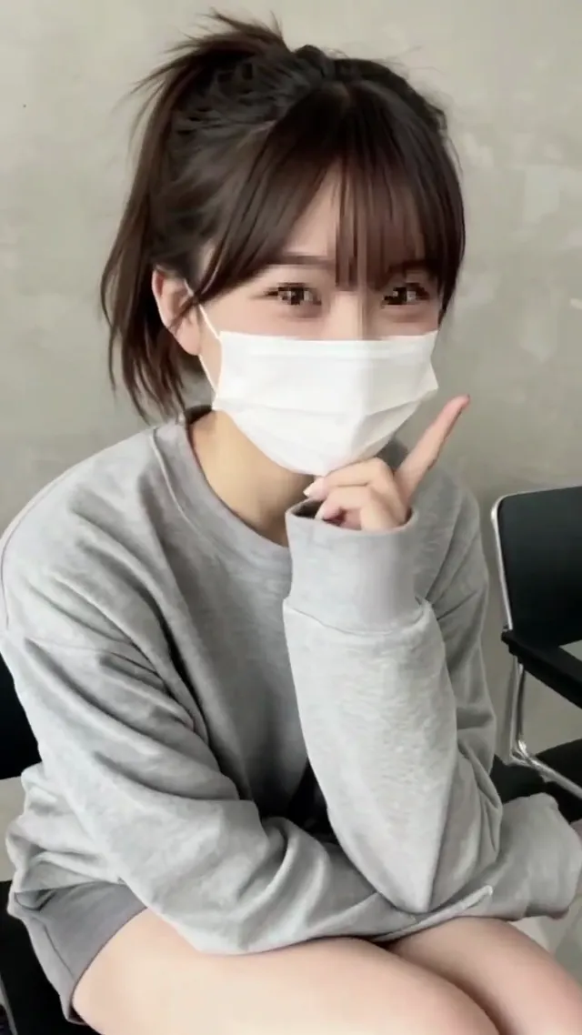 我穿得不多，但笑得剛剛好😚