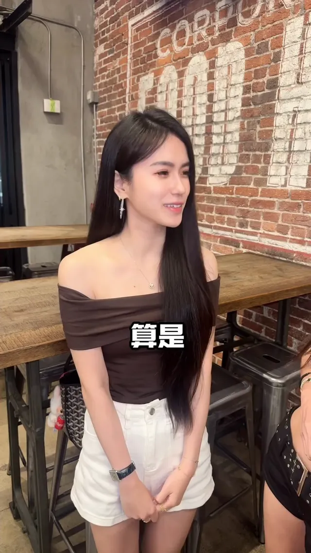 熱狗店遇見溫柔氣質美女
