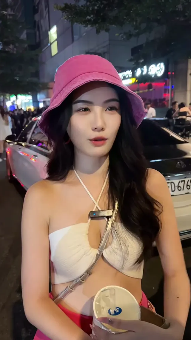 美女一個月網購3000元馬幣