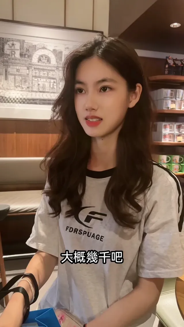 上海新天地買咖啡遇到頂級美女