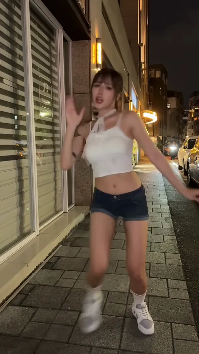 美女妳看起來武功高強
