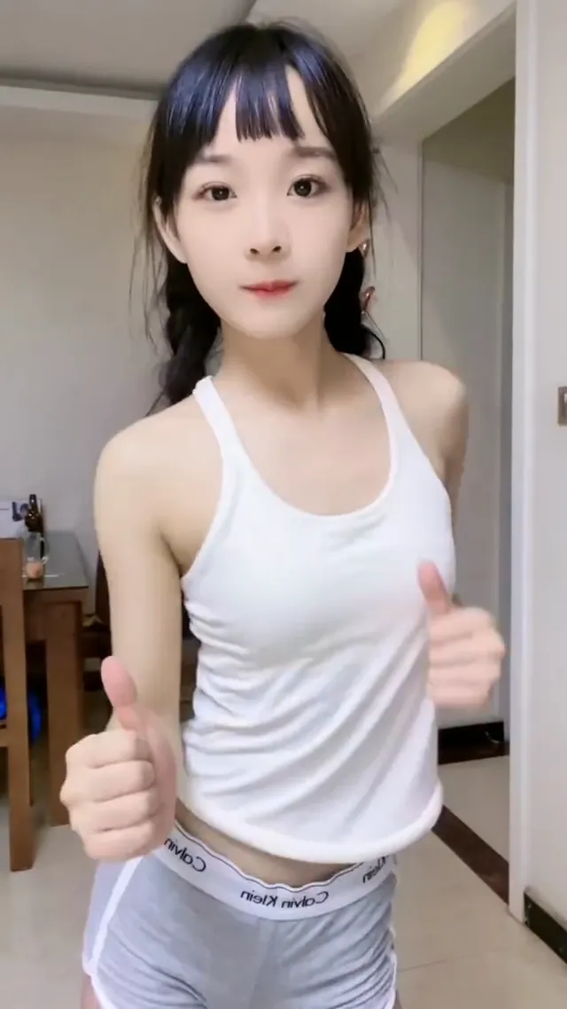 胸部小但長的可愛呢，搖一段舞蹈給你看看魅力