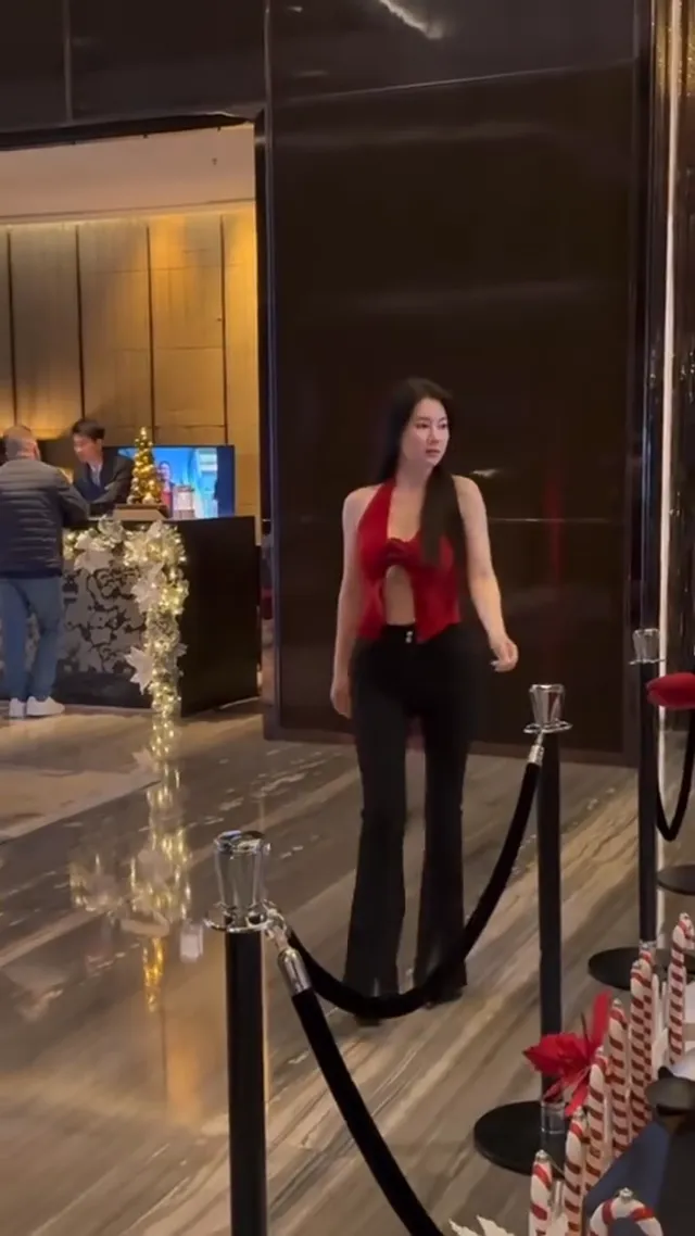 你在等泳裝掉下來嗎？小壞蛋～