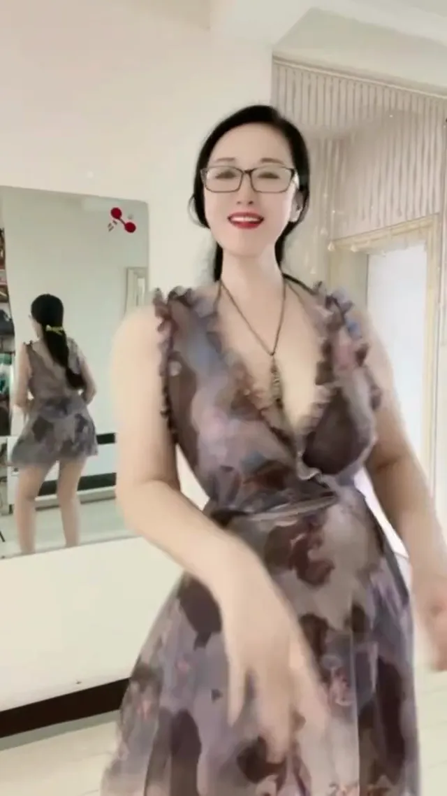 這樣穿出門，是不是有點壞？