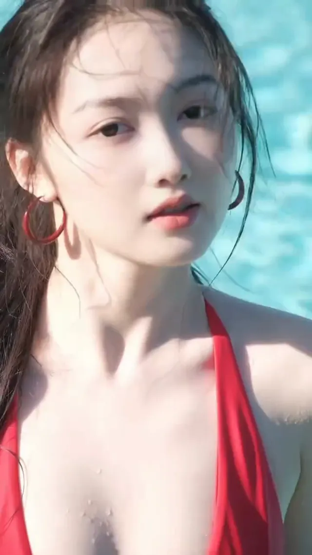 要不要一起來場泳池邂逅？