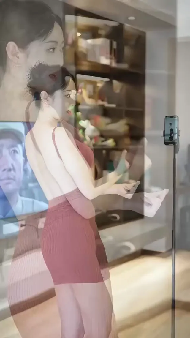 別以為我不知道你偷看第幾次了😜