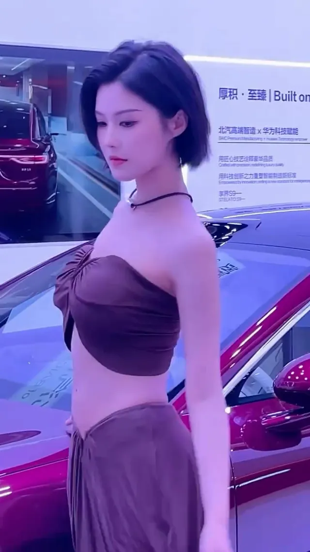 要不要一起來場泳池邂逅？