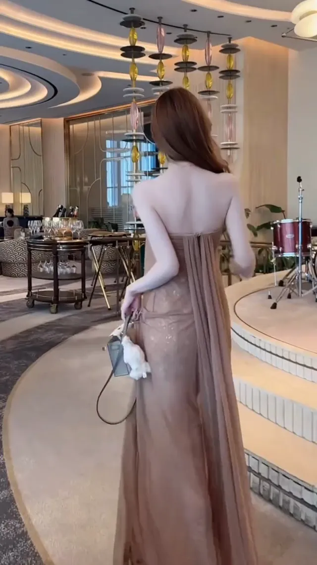 你看的是泳裝，還是我的心動提示？