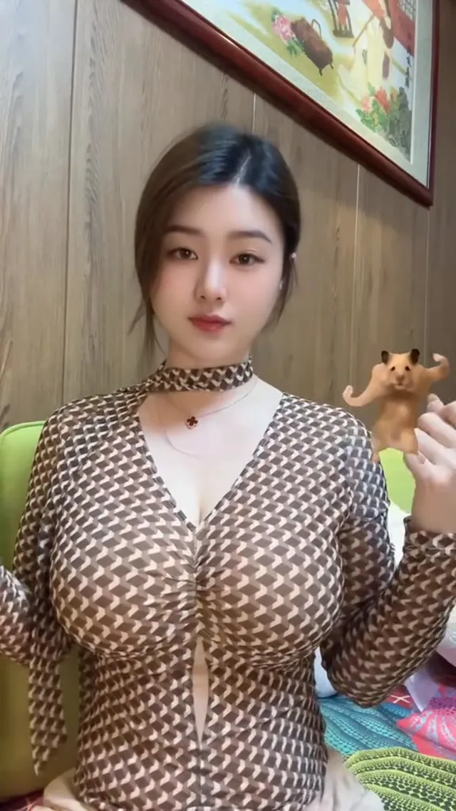 你在等泳裝掉下來嗎？小壞蛋～