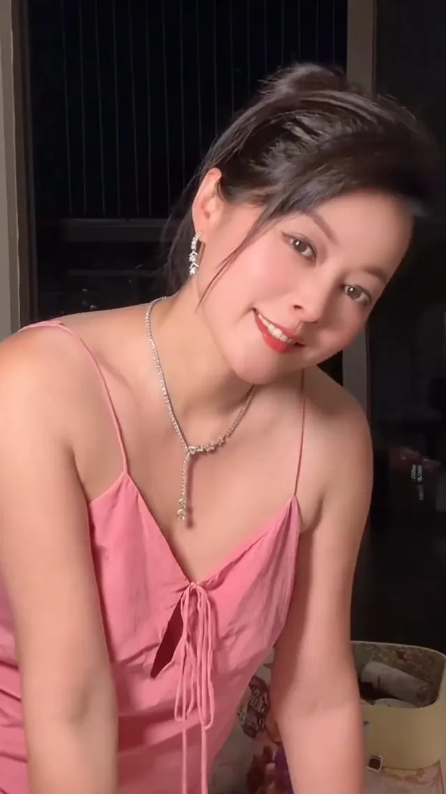眼神再躲，我還是抓到你啦～