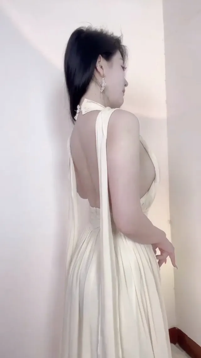 別再躲著看我了，快留言表白啦～